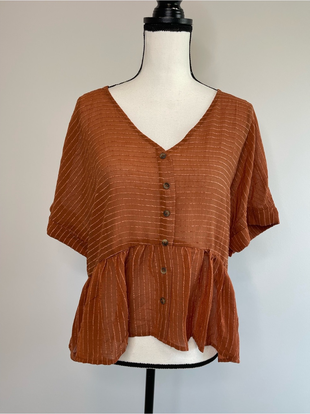 Blu Pepper new with tags size medium button front baby doll  peplum top in rust